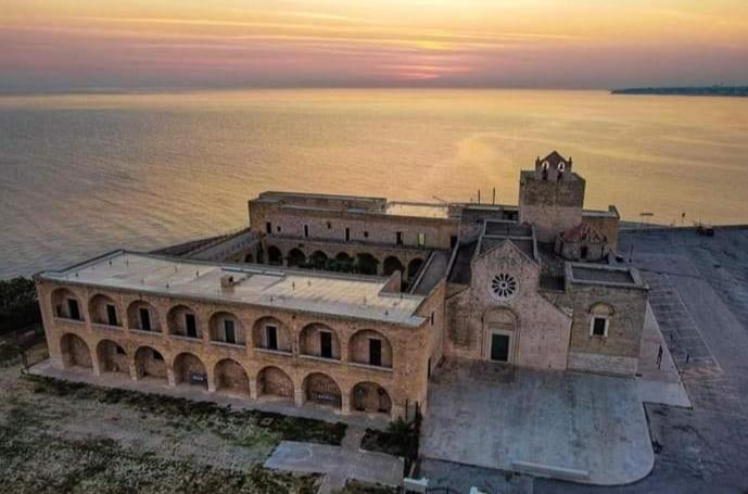 Le Rondini Apartment Trani Bagian luar foto